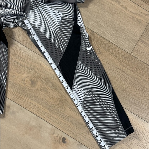 Nike Pro Women’s Black and Gray Hypercool Frequency Leggings with Mesh - Picture 13 of 15